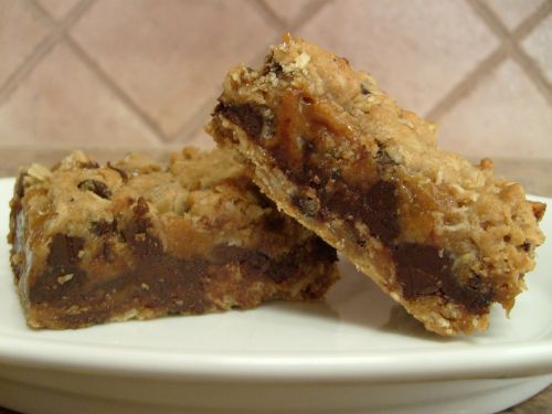 Chocolate Chip, Oats 'n' Caramel Cookie Bars
